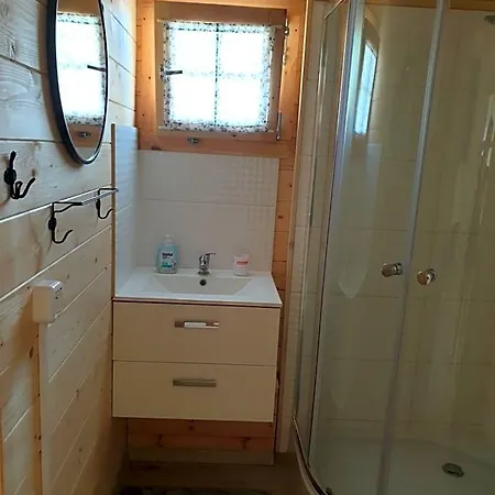 W Charzy Pod Kotwica - *