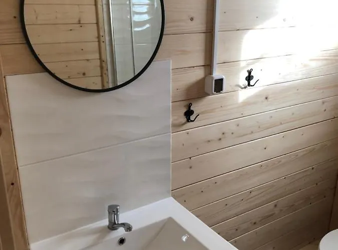 W Charzy Pod Kotwica - Jaktstuga Charzykowy